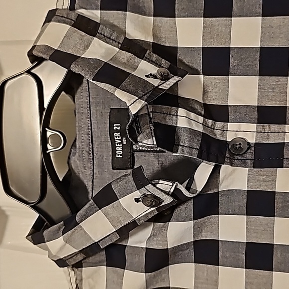 Men's Checkered Button Up Shirt - Picture 4 of 6